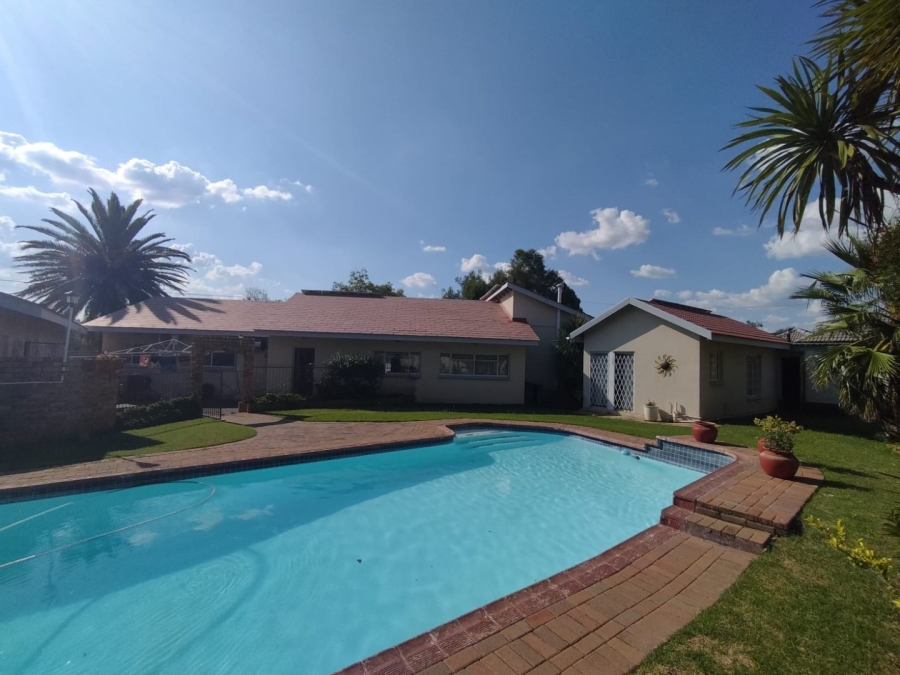 4 Bedroom Property for Sale in Wilkoppies North West